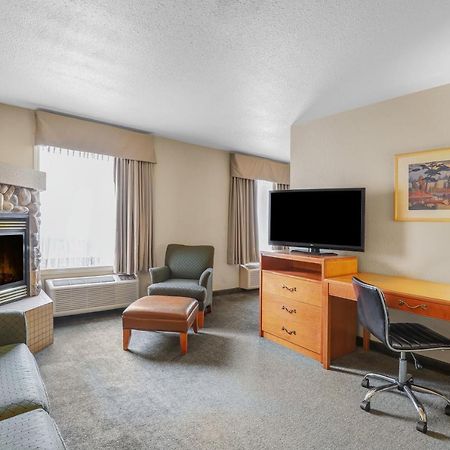 Days Inn By Wyndham Red Deer Exterior foto
