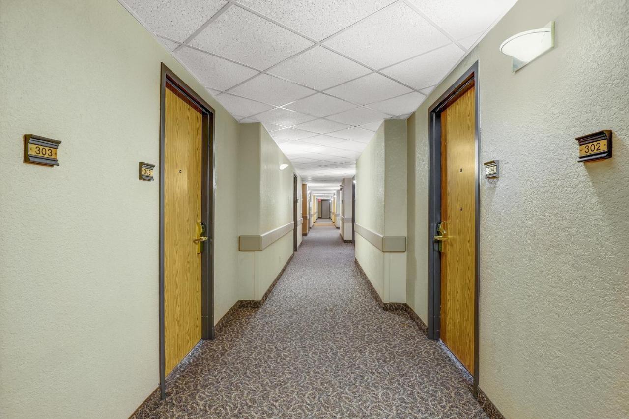 Days Inn By Wyndham Red Deer Exterior foto